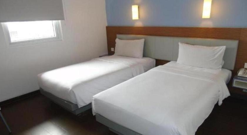 Amaris Hotel La Codefin Kemang Джакарта Екстериор снимка