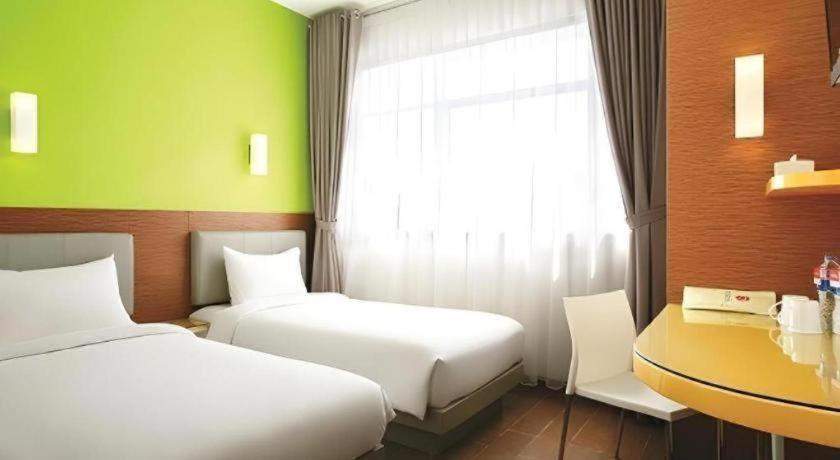Amaris Hotel La Codefin Kemang Джакарта Екстериор снимка