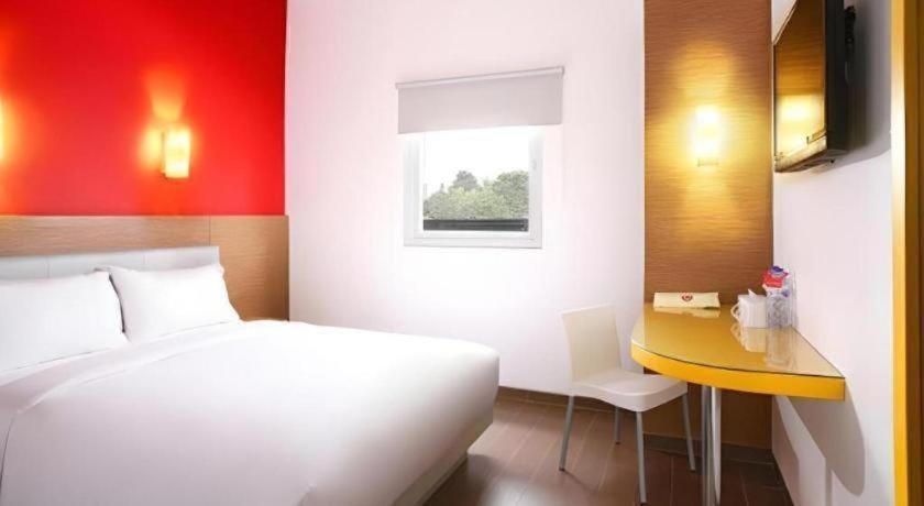 Amaris Hotel La Codefin Kemang Джакарта Екстериор снимка